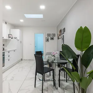 https://chic-house.barihotels.org
